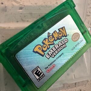 Nintendo Pokémon Emerald Version - Vibrant Green